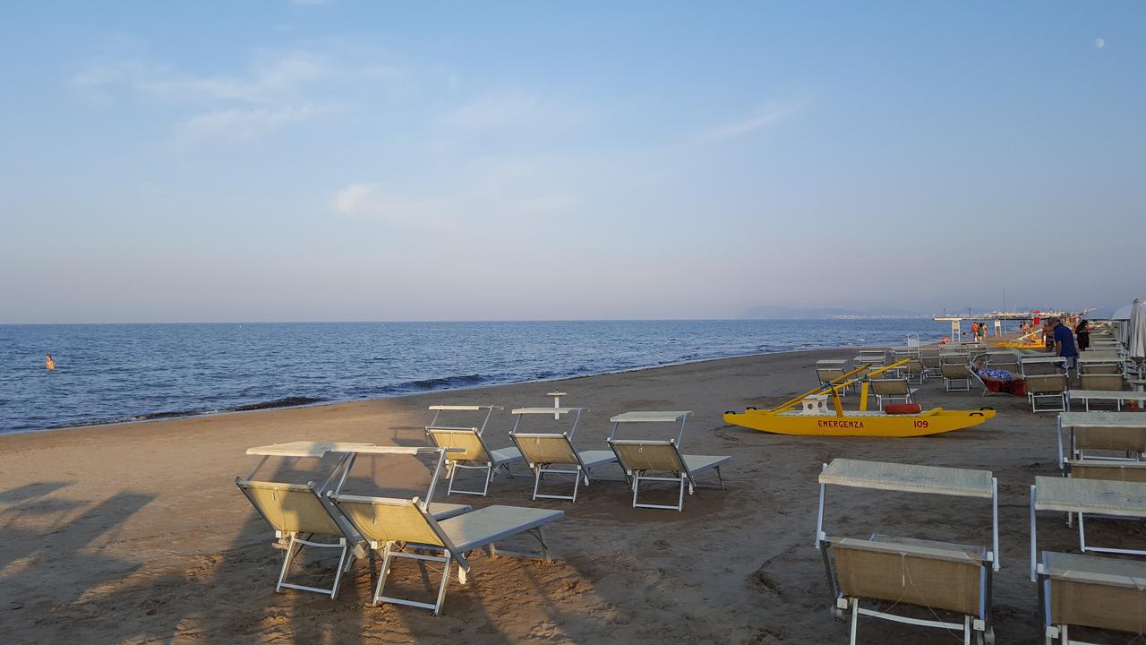 Hotel Le Vele Riccione Exterior photo